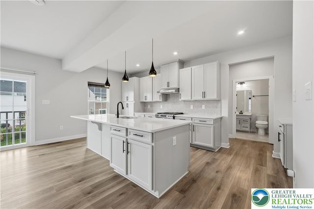 817 Hendon Lane, North Catasauqua Bor, PA 18032