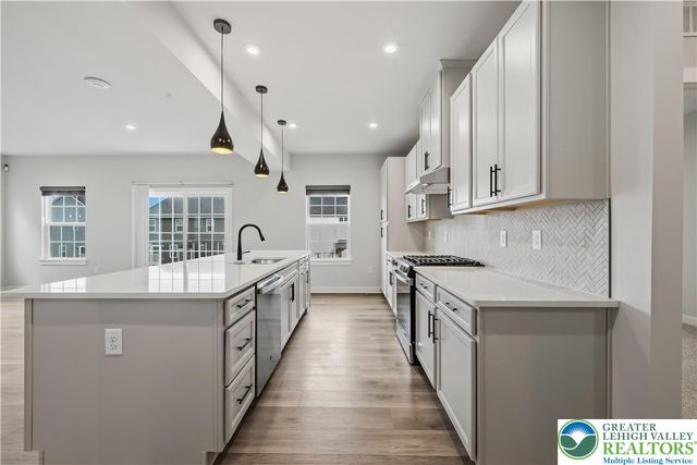 817 Hendon Lane, North Catasauqua Bor, PA 18032