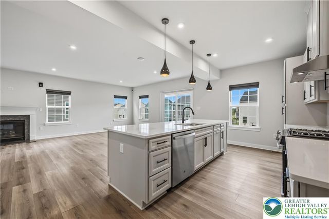 817 Hendon Lane, North Catasauqua Bor, PA 18032