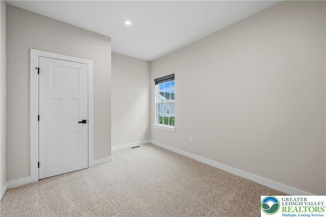 817 Hendon Lane, North Catasauqua Bor, PA 18032