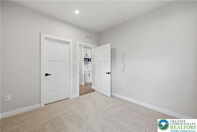 817 Hendon Lane, North Catasauqua Bor, PA 18032