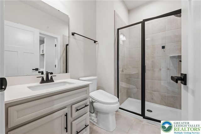 817 Hendon Lane, North Catasauqua Bor, PA 18032