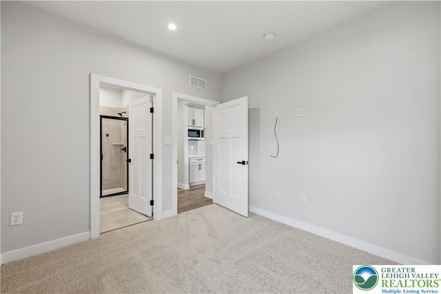 817 Hendon Lane, North Catasauqua Bor, PA 18032