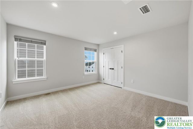 817 Hendon Lane, North Catasauqua Bor, PA 18032