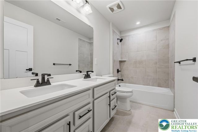 817 Hendon Lane, North Catasauqua Bor, PA 18032