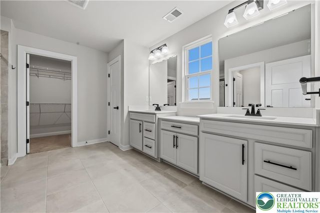 817 Hendon Lane, North Catasauqua Bor, PA 18032