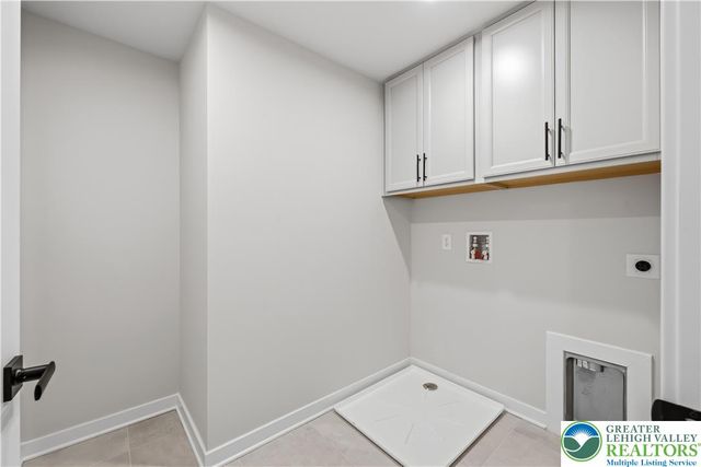 817 Hendon Lane, North Catasauqua Bor, PA 18032