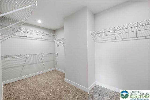 817 Hendon Lane, North Catasauqua Bor, PA 18032