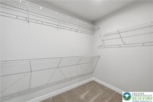 817 Hendon Lane, North Catasauqua Bor, PA 18032
