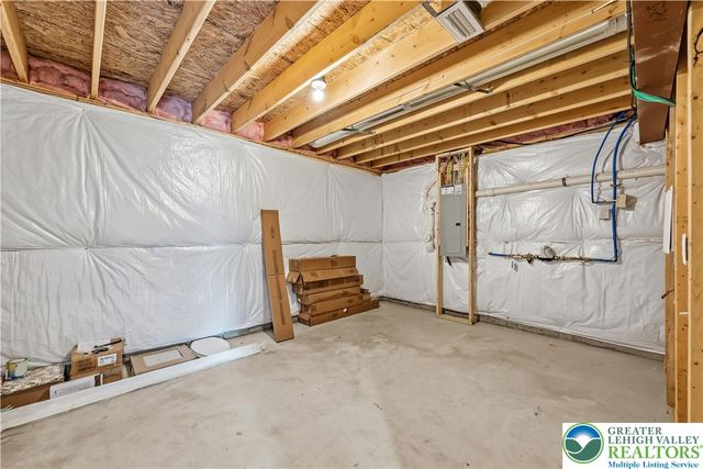 817 Hendon Lane, North Catasauqua Bor, PA 18032