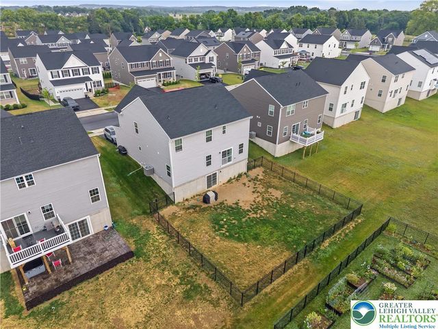 817 Hendon Lane, North Catasauqua Bor, PA 18032