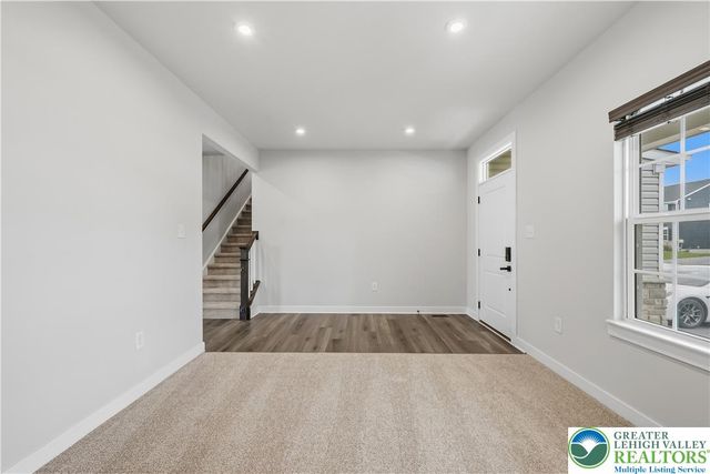 817 Hendon Lane, North Catasauqua Bor, PA 18032