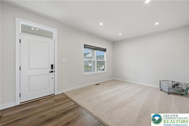 817 Hendon Lane, North Catasauqua Bor, PA 18032