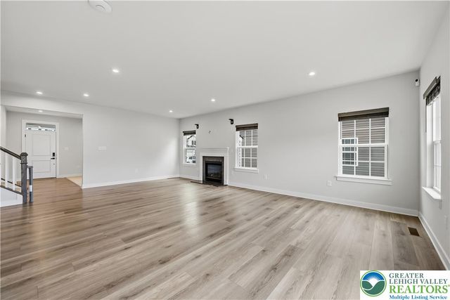 817 Hendon Lane, North Catasauqua Bor, PA 18032
