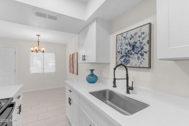 286 W PALOMINO Drive 150, Chandler, AZ 85225