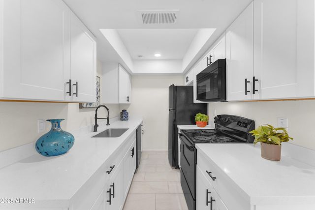 286 W PALOMINO Drive 150, Chandler, AZ 85225