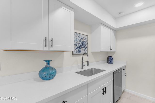 286 W PALOMINO Drive 150, Chandler, AZ 85225