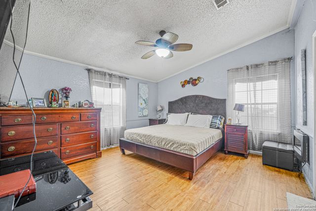 927 County Road 6846, Lytle, TX 78052