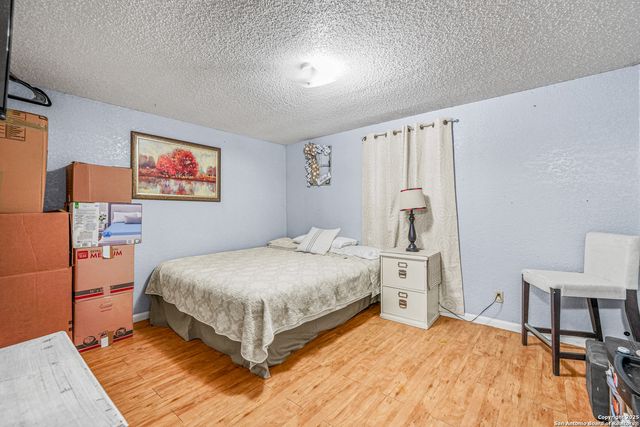 927 County Road 6846, Lytle, TX 78052