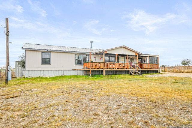 927 County Road 6846, Lytle, TX 78052