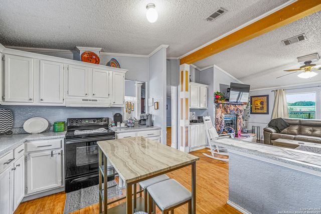 927 County Road 6846, Lytle, TX 78052