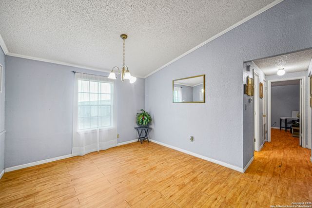 927 County Road 6846, Lytle, TX 78052