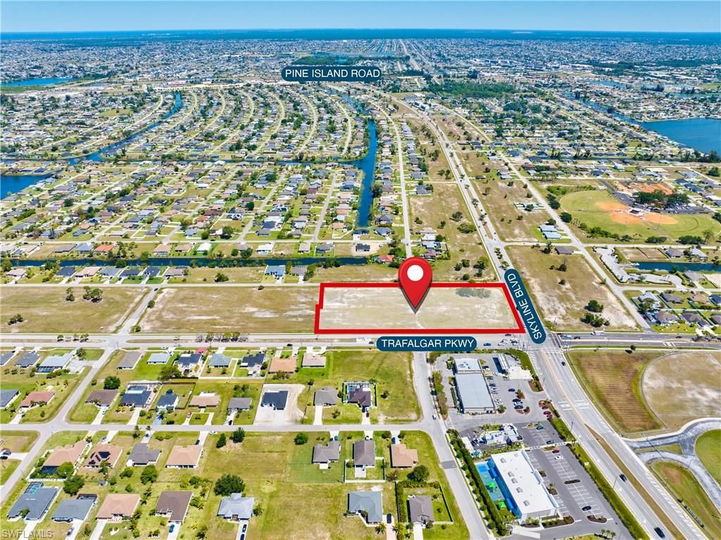815 Trafalgar PKWY W, CAPE CORAL, FL 33991 — photo 4