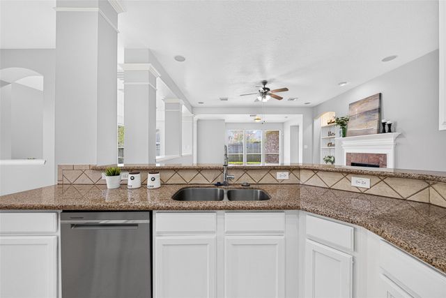 3146 Autumnjoy Drive, Pearland, TX 77584