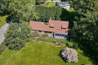 10 Hunters Hill Cir, Amherst, MA 01002