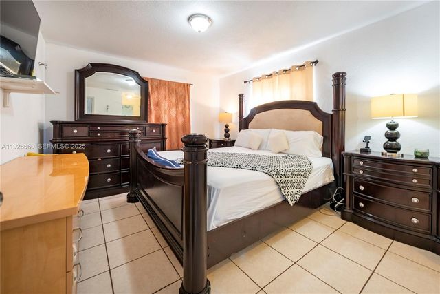 9331 NW 24th Pl, Sunrise, FL 33322