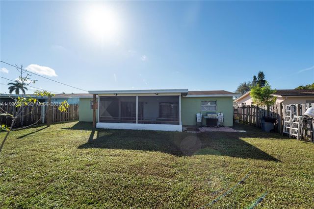 9331 NW 24th Pl, Sunrise, FL 33322