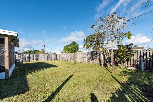 9331 NW 24th Pl, Sunrise, FL 33322