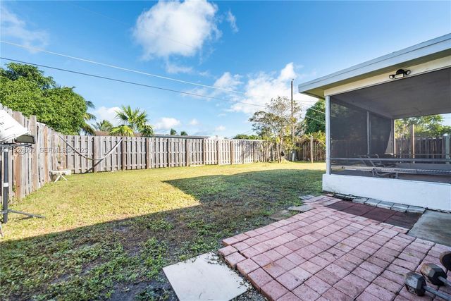 9331 NW 24th Pl, Sunrise, FL 33322