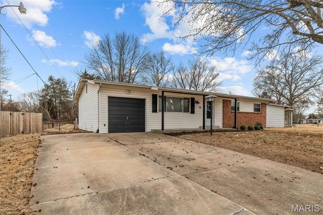 775 Sherwood Drive, Florissant, MO 63031