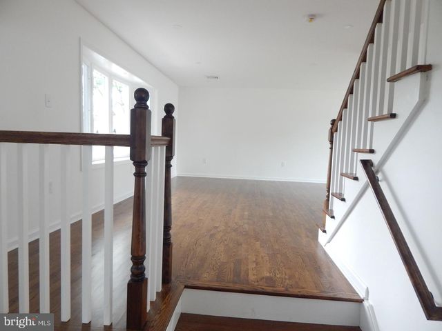 5833 HILL DR, Allentown, PA 18104