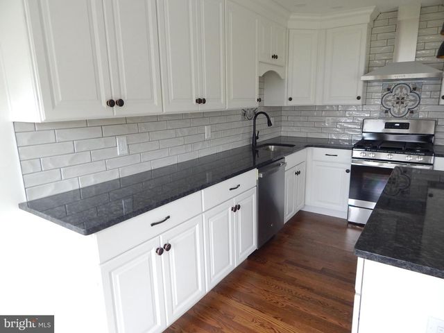 5833 HILL DR, Allentown, PA 18104
