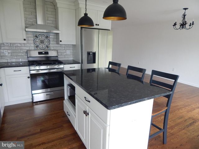 5833 HILL DR, Allentown, PA 18104