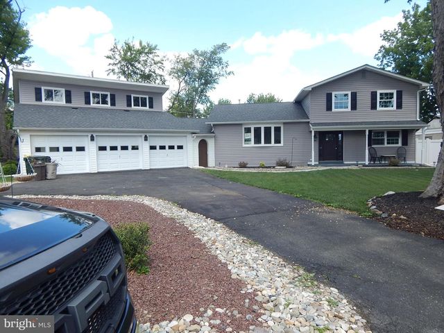 5833 HILL DR, Allentown, PA 18104