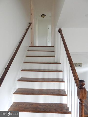 5833 HILL DR, Allentown, PA 18104
