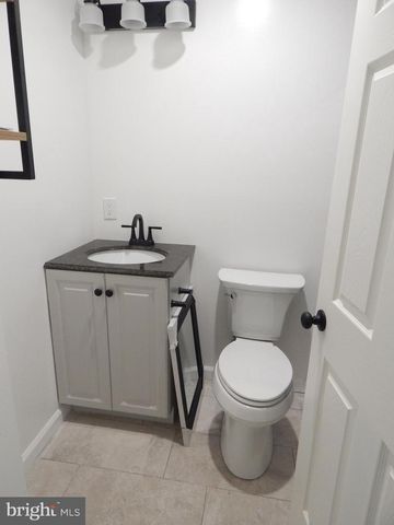 5833 HILL DR, Allentown, PA 18104