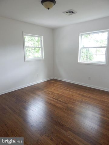 5833 HILL DR, Allentown, PA 18104