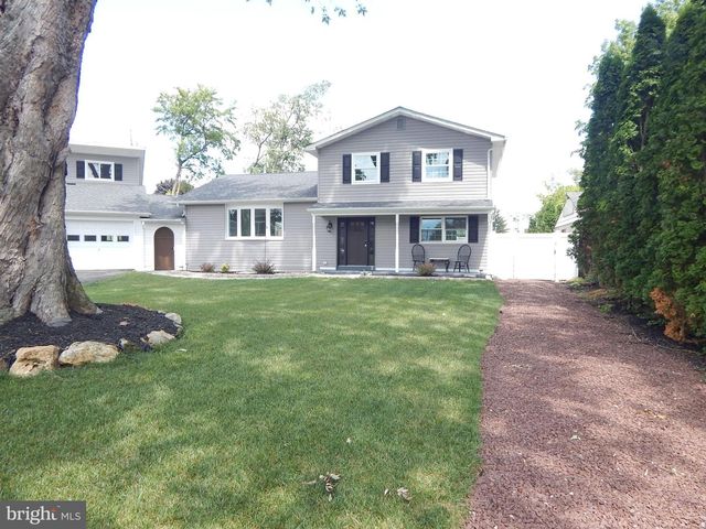 5833 HILL DR, Allentown, PA 18104