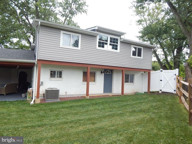 5833 HILL DR, Allentown, PA 18104