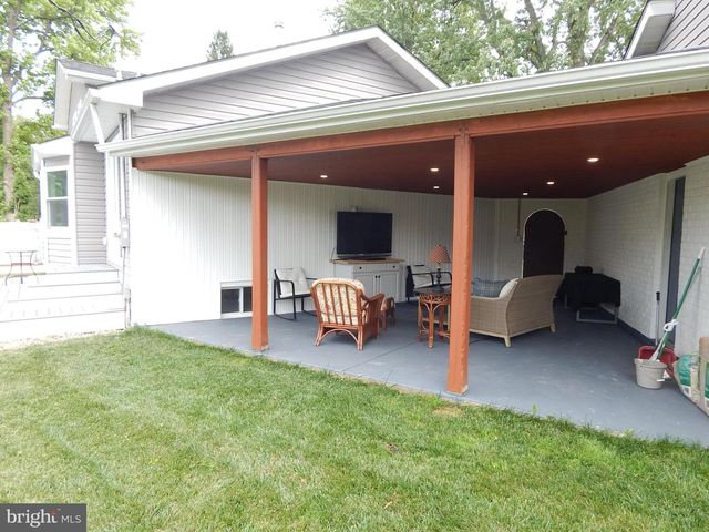 5833 HILL DR, Allentown, PA 18104