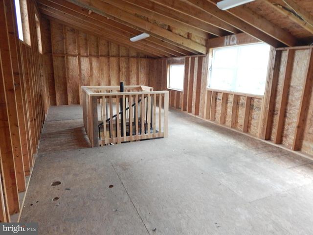 5833 HILL DR, Allentown, PA 18104