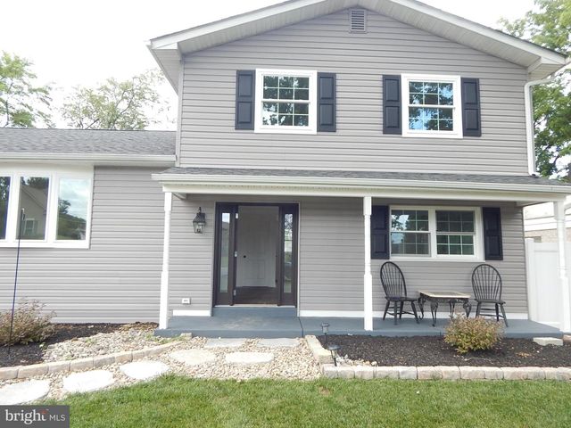 5833 HILL DR, Allentown, PA 18104