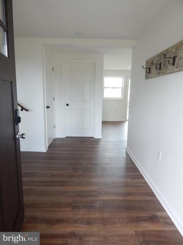 5833 HILL DR, Allentown, PA 18104