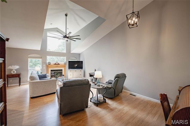 4102 Shepherds Hill Circle, St Peters, MO 63304