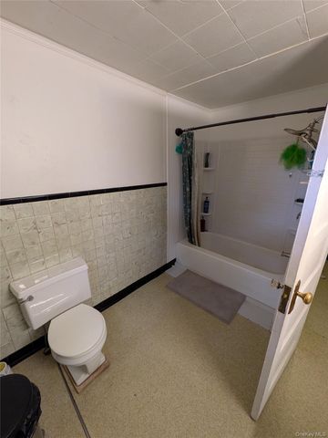 41 Stone Avenue, North Babylon, NY 11703