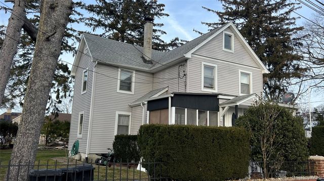 41 Stone Avenue, North Babylon, NY 11703